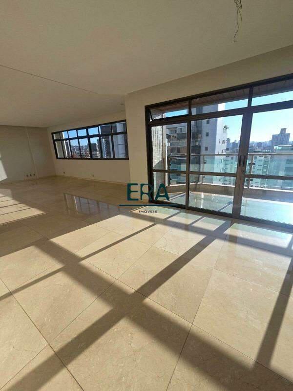 Cobertura, Funcionários, 5 Quartos, 4 Vagas, 4 Suítes