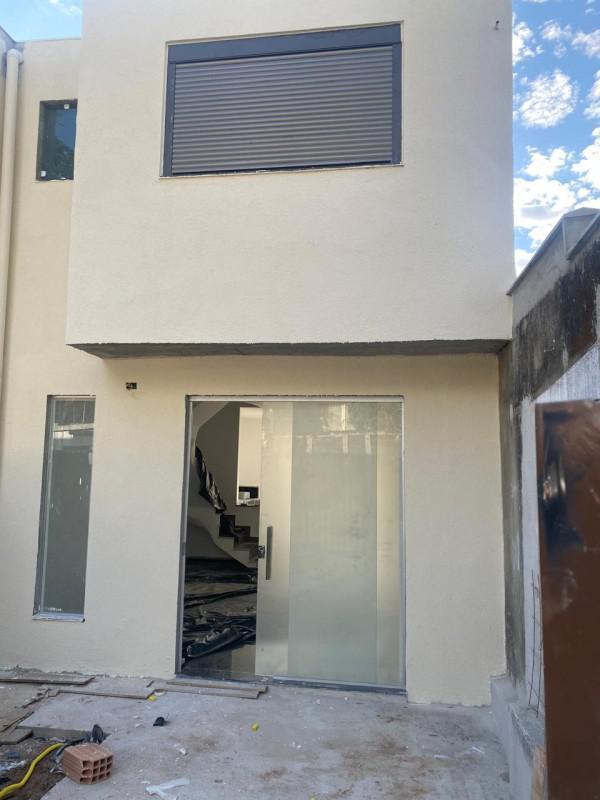 Casa, Santa Branca, 3 Quartos, 2 Vagas, 1 Suíte