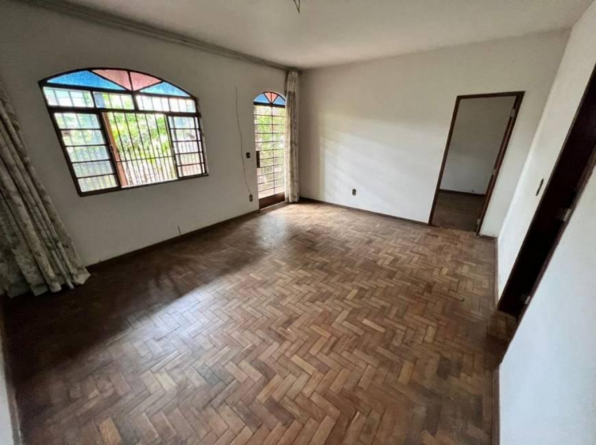 Casa, Castelo, 5 Quartos, 6 Vagas, 2 Suítes