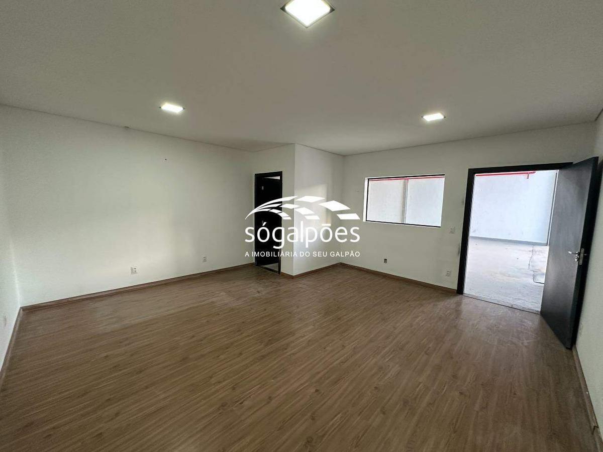 Galpão, Bandeirinhas, 3 Vagas