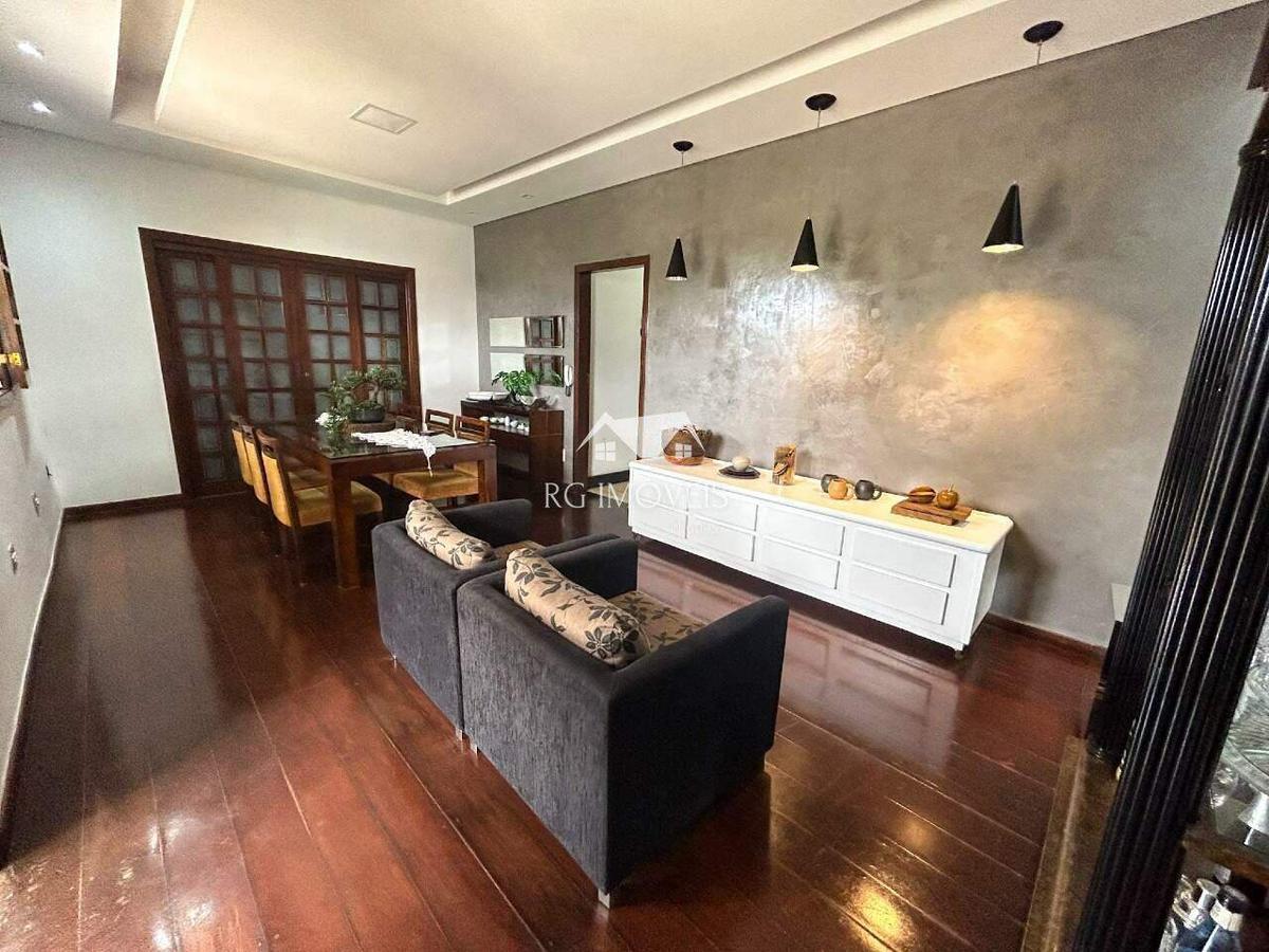 Casa, Barreiro, 3 Quartos, 4 Vagas, 1 Suíte