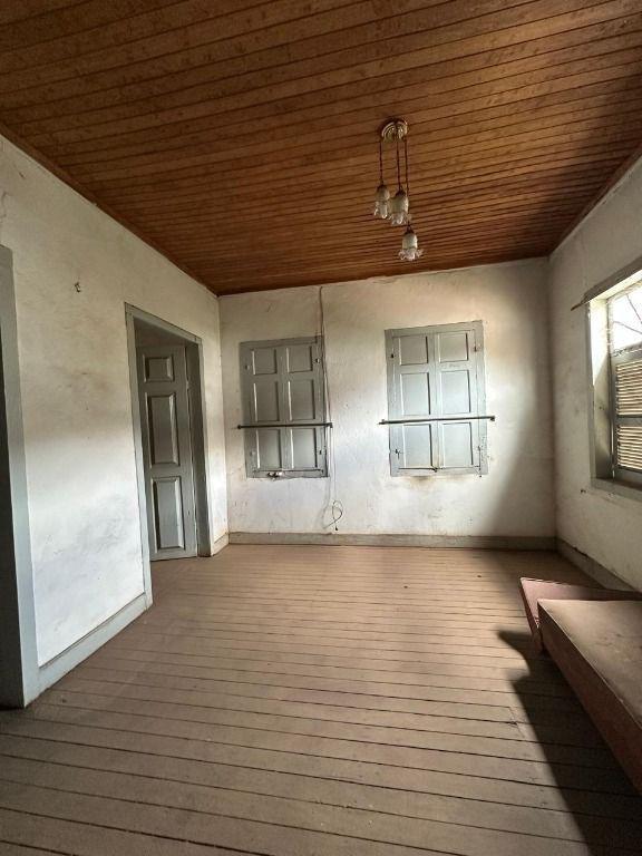 Casa, Centro, 6 Quartos, 0 Vaga