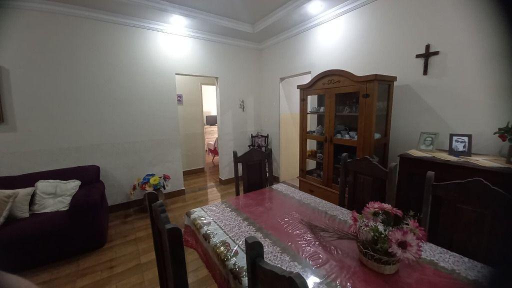 Casa, Centro, 6 Quartos, 0 Vaga, 1 Suíte