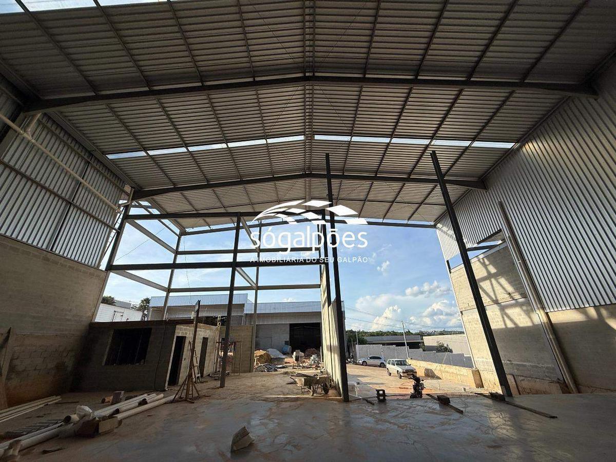 Galpão, Bandeirinhas, 15 Vagas