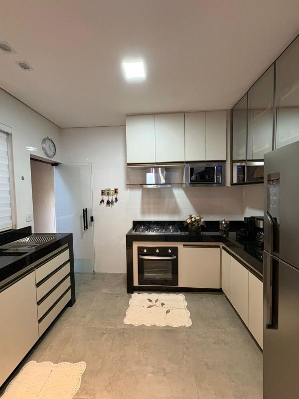Casa, Masterville, 3 Quartos, 5 Vagas, 1 Suíte