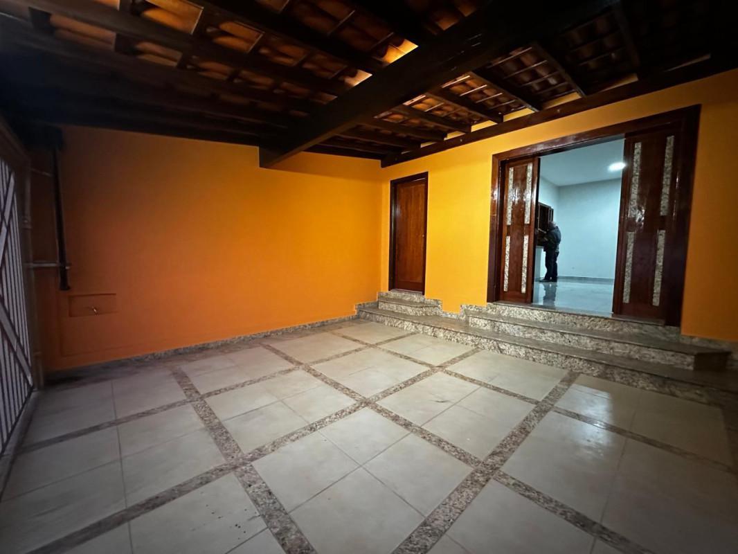 Casa, Centro, 3 Quartos, 2 Vagas, 1 Suíte