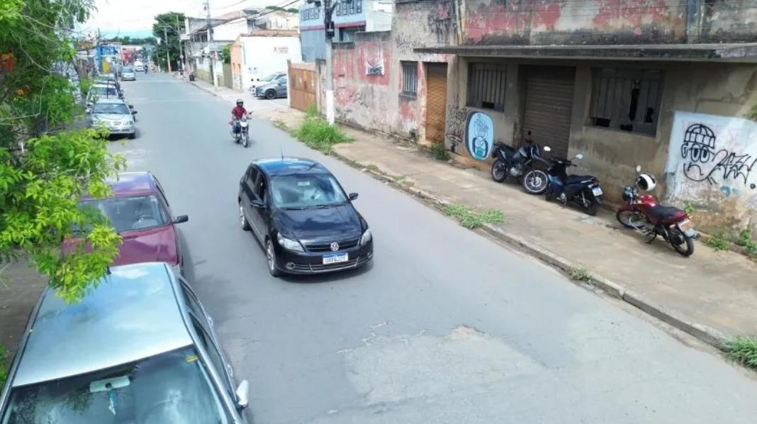 Lote, Centro, 1 Quarto, 0 Vaga