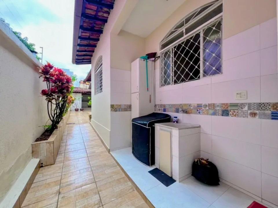 Casa, Castelo, 3 Quartos, 2 Vagas, 1 Suíte