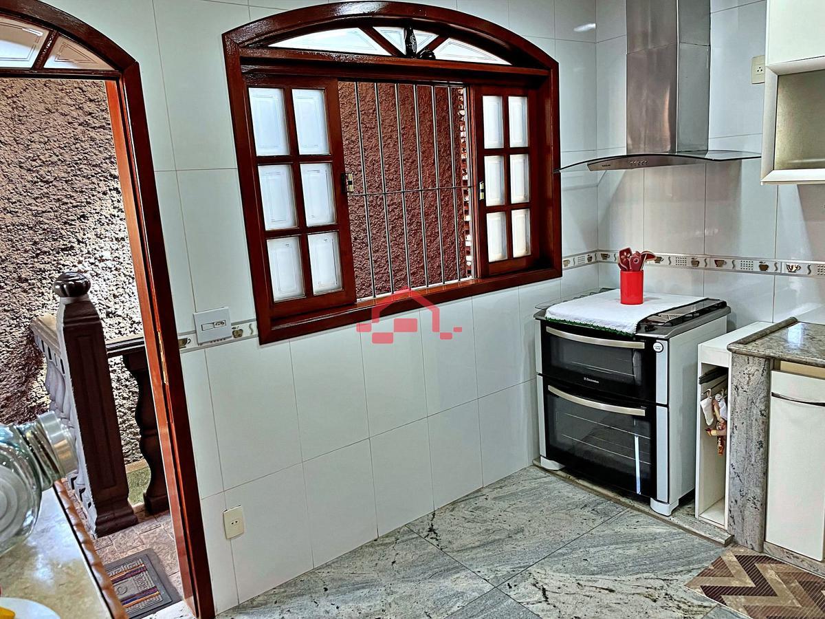 Casa, Trevo, 4 Quartos, 10 Vagas, 1 Suíte