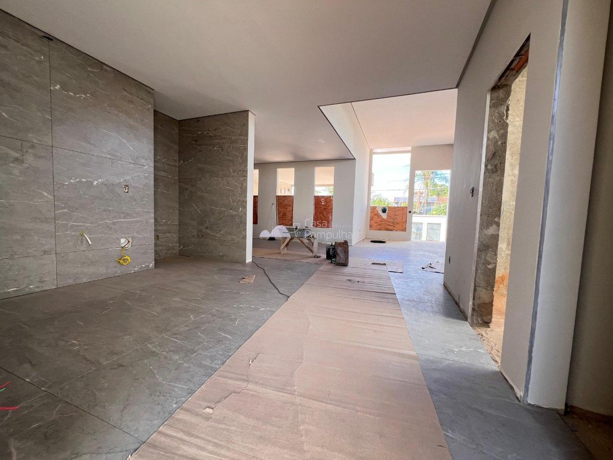 Casa, Trevo, 4 Quartos, 3 Vagas, 3 Suítes