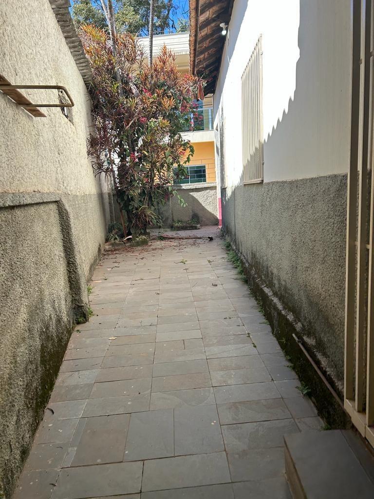 Casa, Centro, 4 Quartos, 0 Vaga