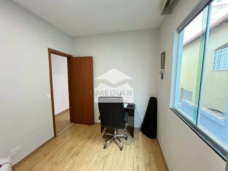 Casa Comercial, Dona Clara, 3 Quartos, 2 Vagas, 1 Suíte