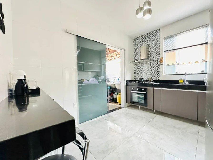 Casa, Santa Amélia, 3 Quartos, 2 Vagas, 1 Suíte