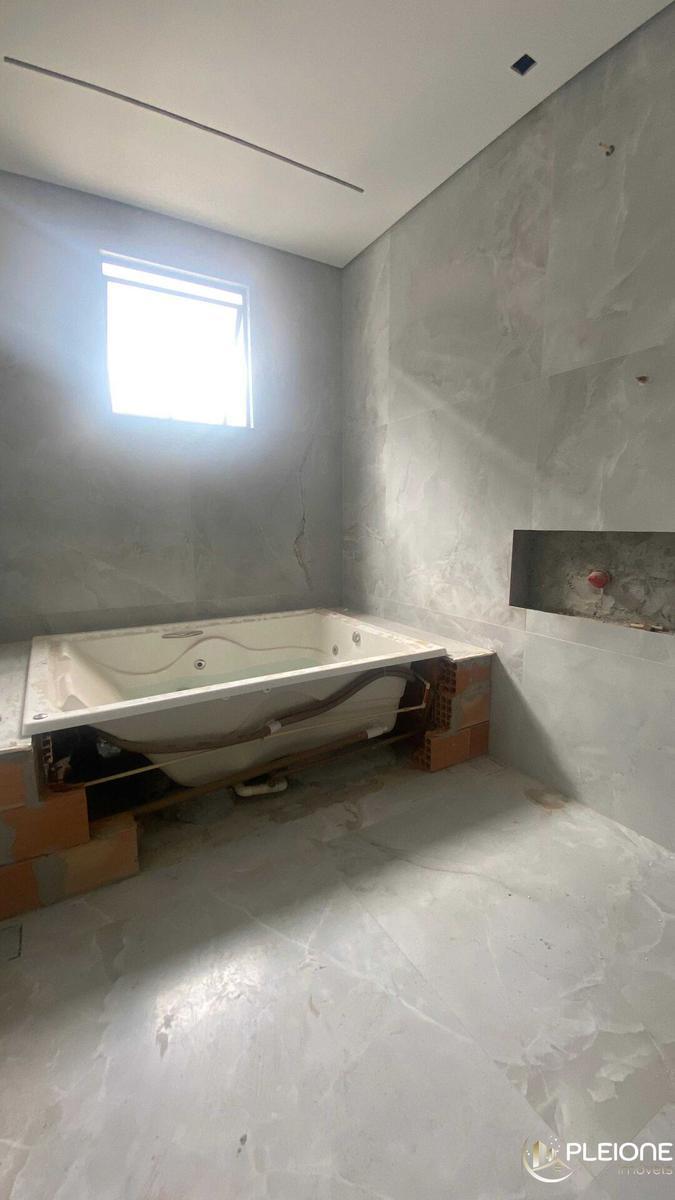 Casa, Tropical, 3 Quartos, 4 Vagas, 3 Suítes