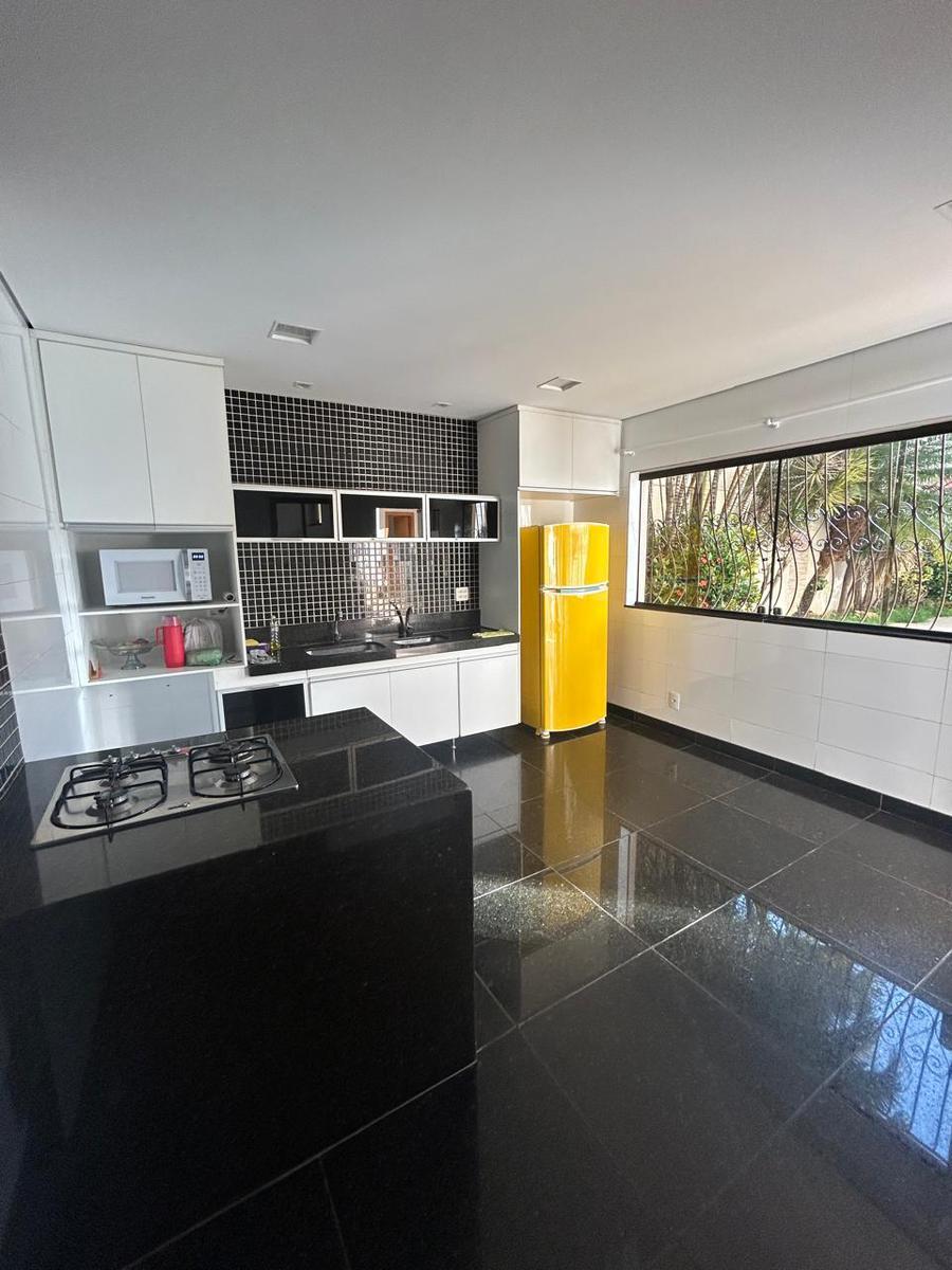 Casa, Castelo, 4 Quartos, 2 Vagas, 1 Suíte