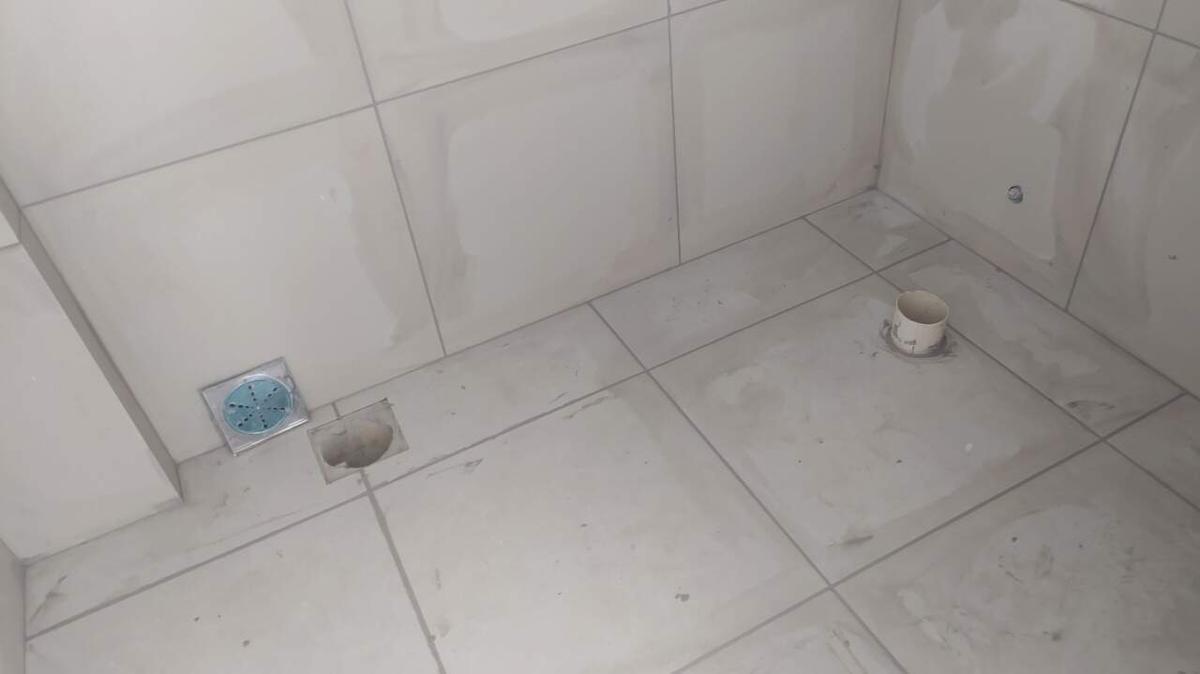 Loja, Estoril, 1 Vaga