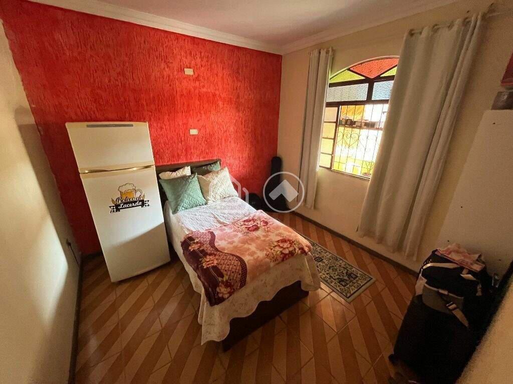 Casa, Novo das Indústrias (barreiro), 3 Quartos, 4 Vagas, 1 Suíte
