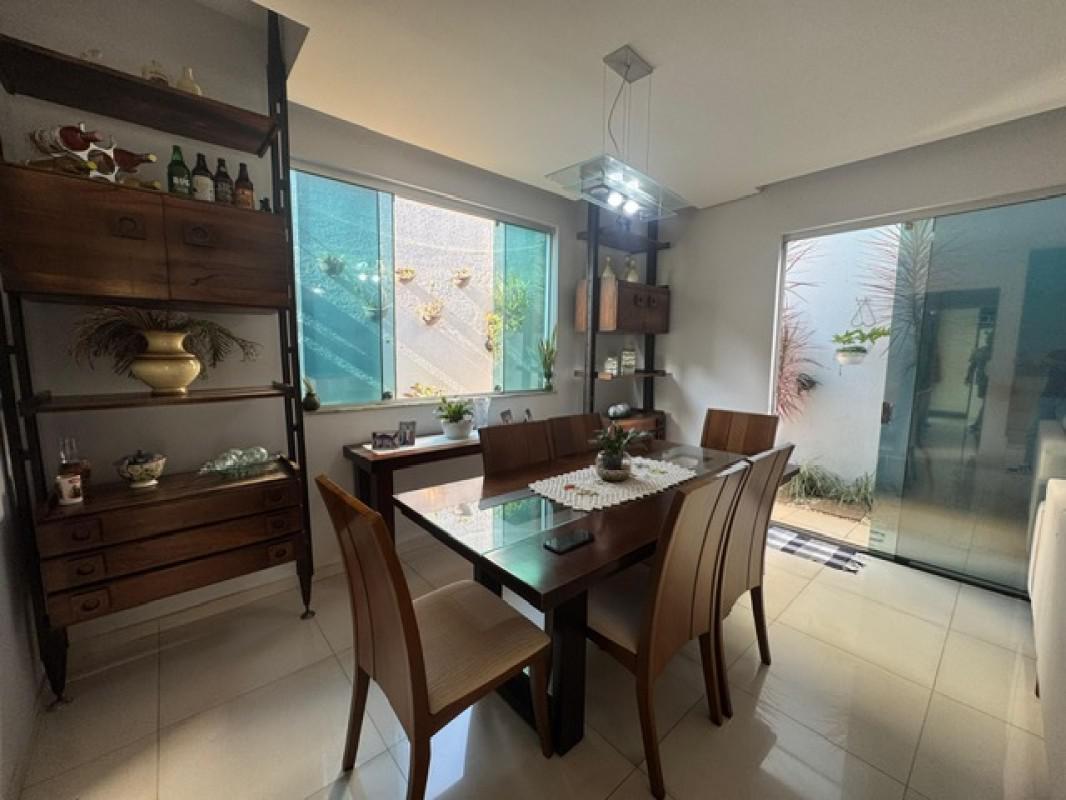 Casa, Castelo, 4 Quartos, 3 Vagas, 1 Suíte