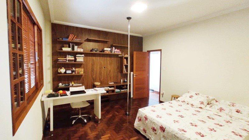 Casa, Braúnas, 3 Quartos, 8 Vagas, 2 Suítes