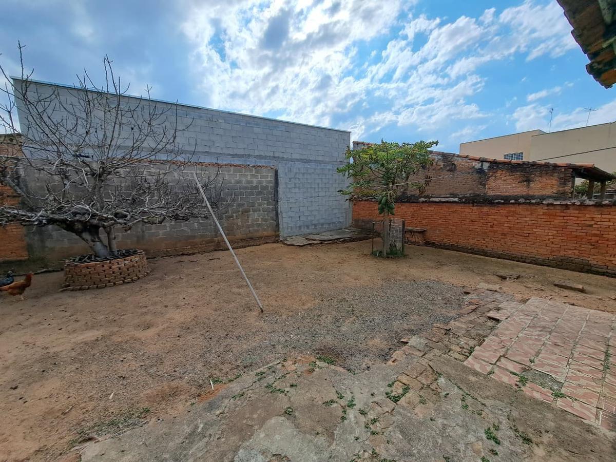 Casa, Centro, 2 Quartos, 0 Vaga