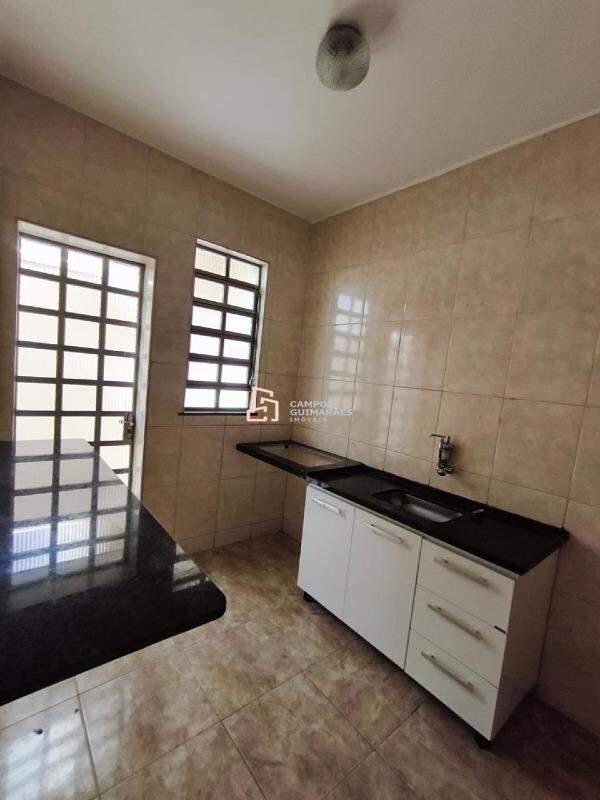 Casa, Barreiro, 2 Quartos, 1 Vaga, 1 Suíte