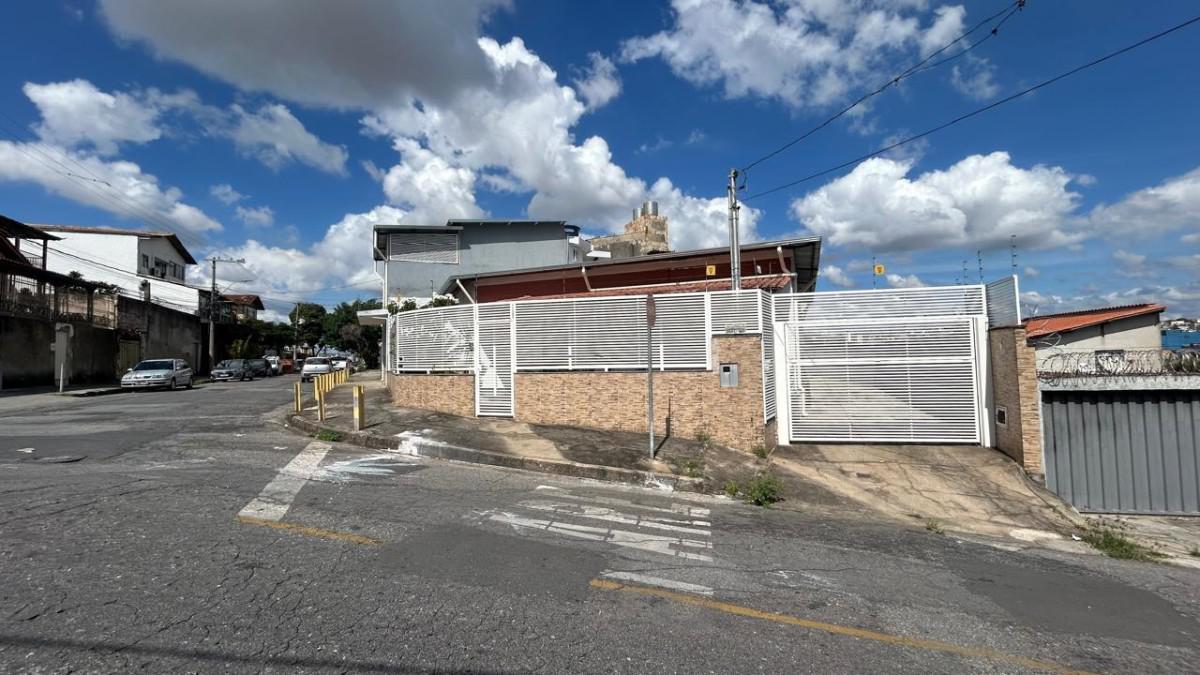 Casa, Cachoeirinha, 4 Quartos, 4 Vagas