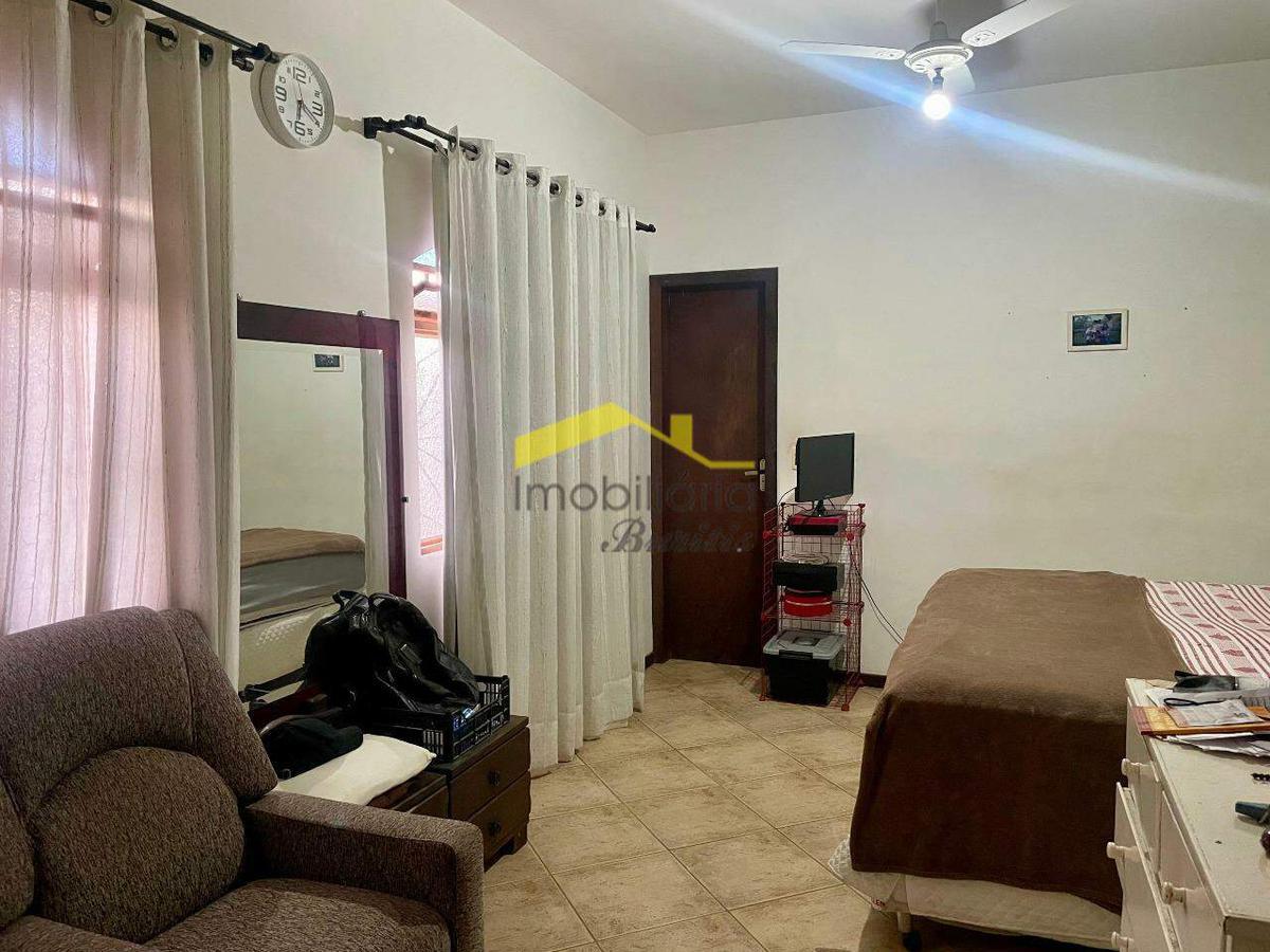 Casa, Jardim América, 9 Quartos, 4 Vagas, 2 Suítes