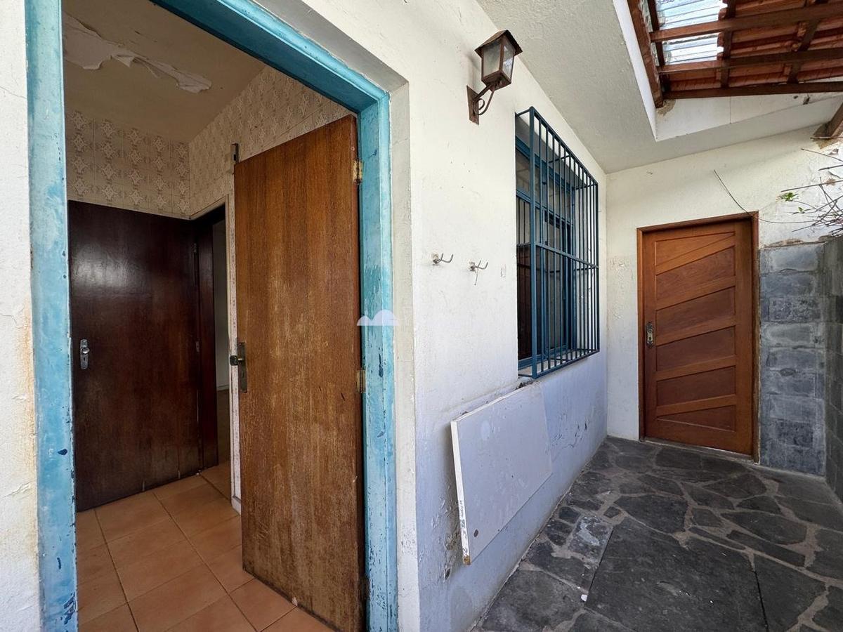 Casa, Santa Branca, 3 Quartos, 4 Vagas, 1 Suíte