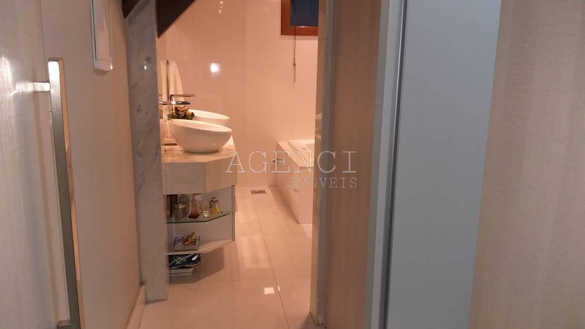 Casa, Camargos, 4 Quartos, 0 Vaga, 2 Suítes