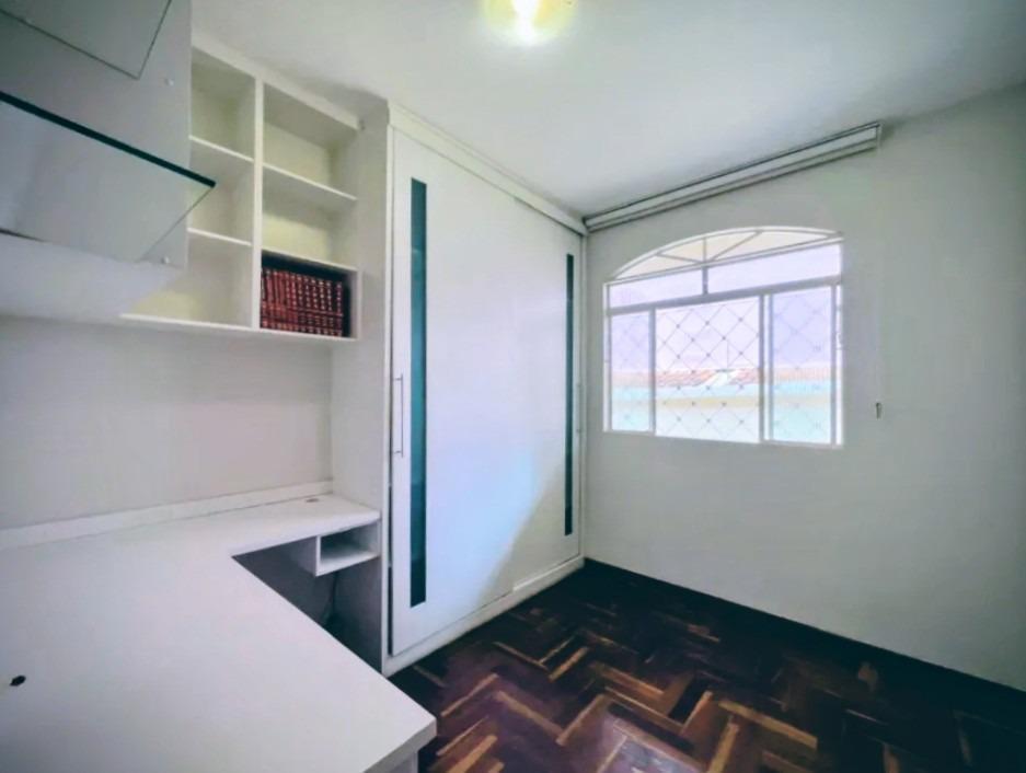 Casa, Castelo, 3 Quartos, 2 Vagas, 1 Suíte