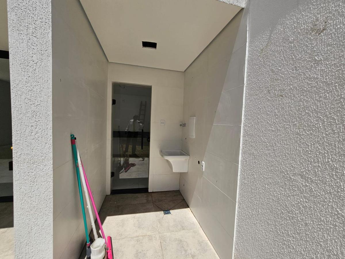 Casa, Santa Cruz, 3 Quartos, 4 Vagas, 1 Suíte
