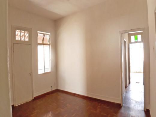 Casa, Centro, 4 Quartos, 0 Vaga, 1 Suíte