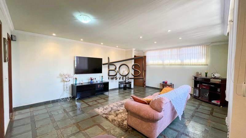 Casa, Luxemburgo, 5 Quartos, 4 Vagas, 2 Suítes