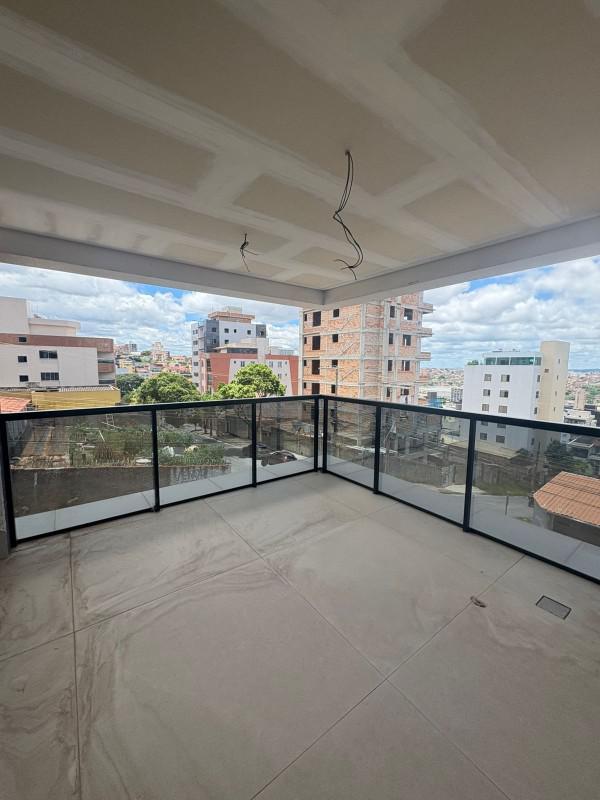 Apartamento, Barreiro, 3 Quartos, 4 Vagas, 1 Suíte
