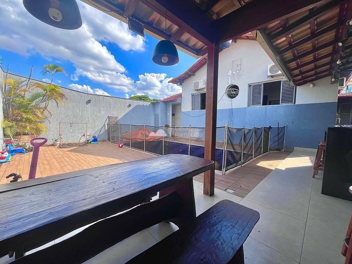 Casa, Santa Branca, 3 Quartos, 4 Vagas, 1 Suíte