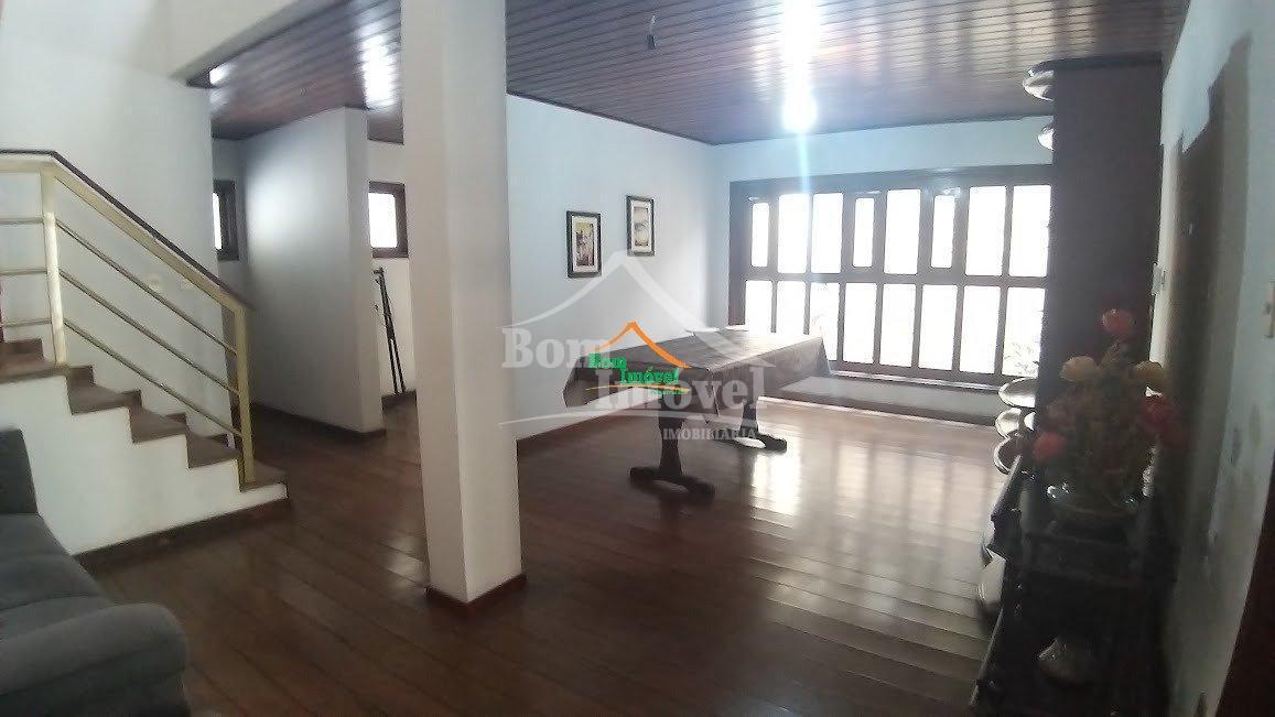 Casa, Centro, 3 Quartos, 2 Vagas, 1 Suíte