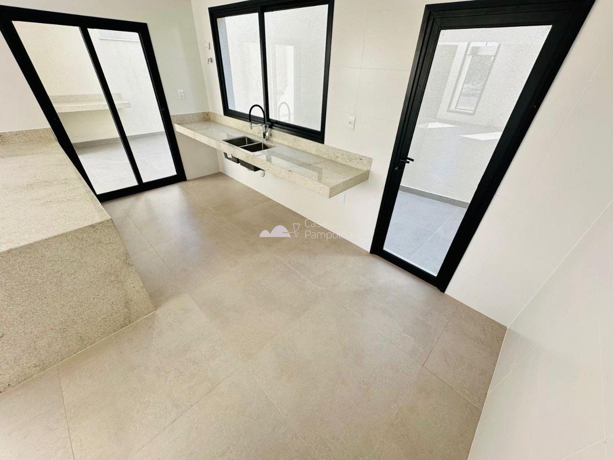 Casa, Planalto, 3 Quartos, 4 Vagas, 3 Suítes