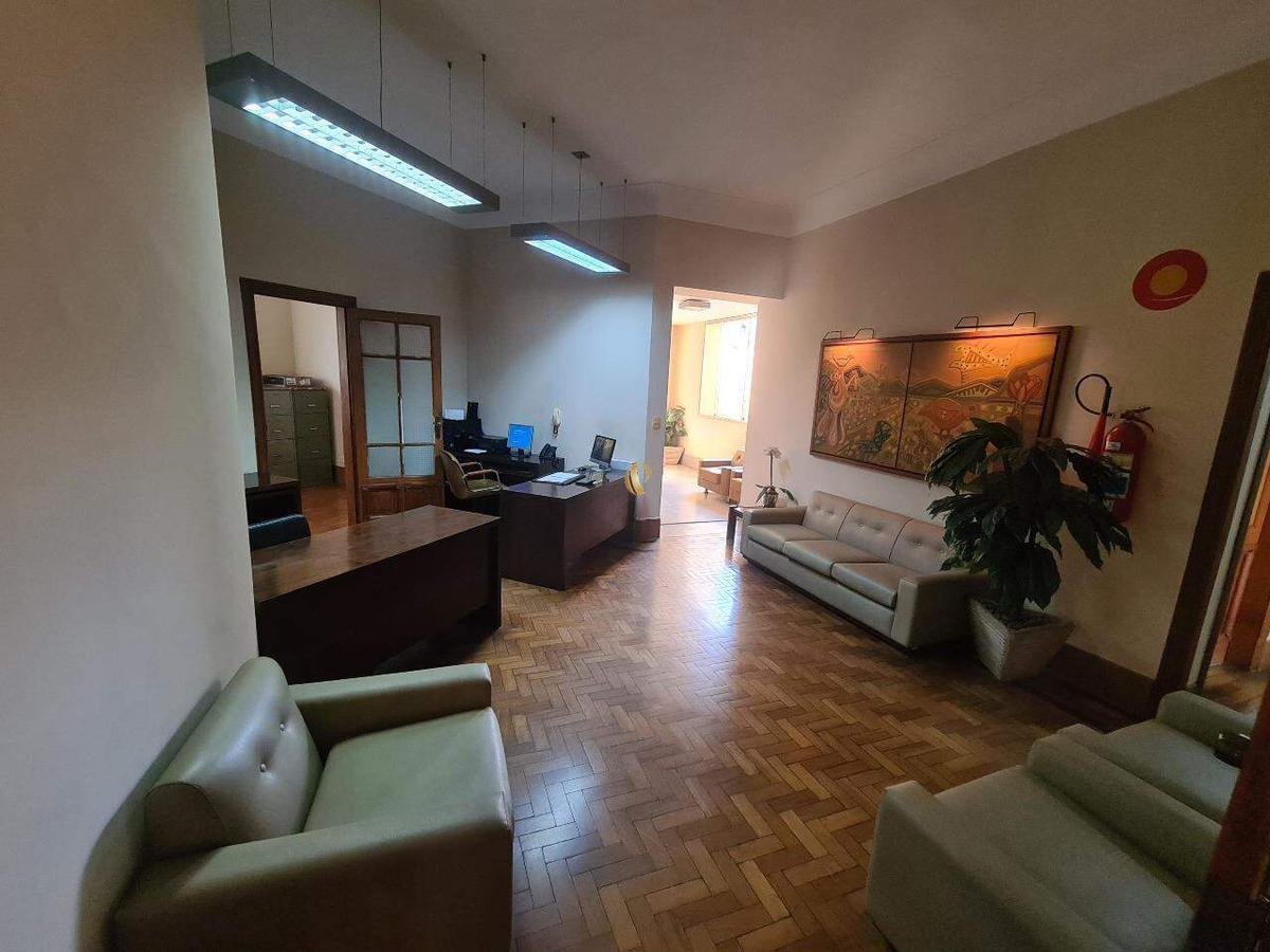Casa, Funcionários, 6 Quartos, 6 Vagas