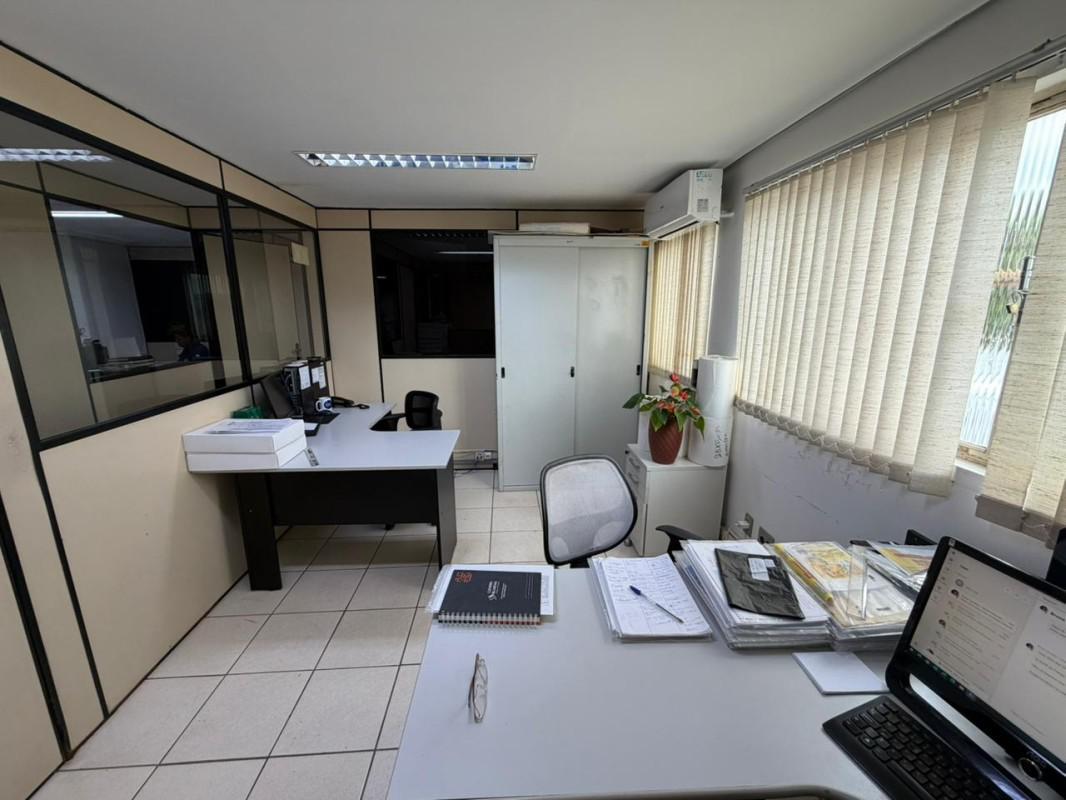 Galpão, Serrano, 0 Quarto, 10 Vagas