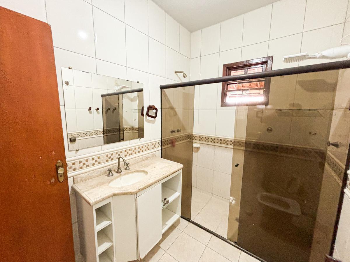 Casa, Três Barras, 5 Quartos, 2 Vagas, 1 Suíte