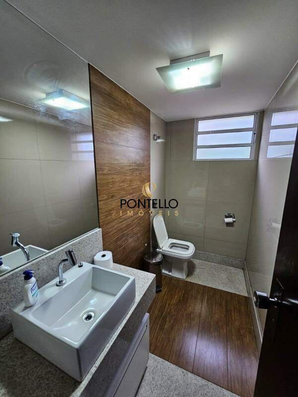 Prédio, São João, 0 Quarto, 20 Vagas