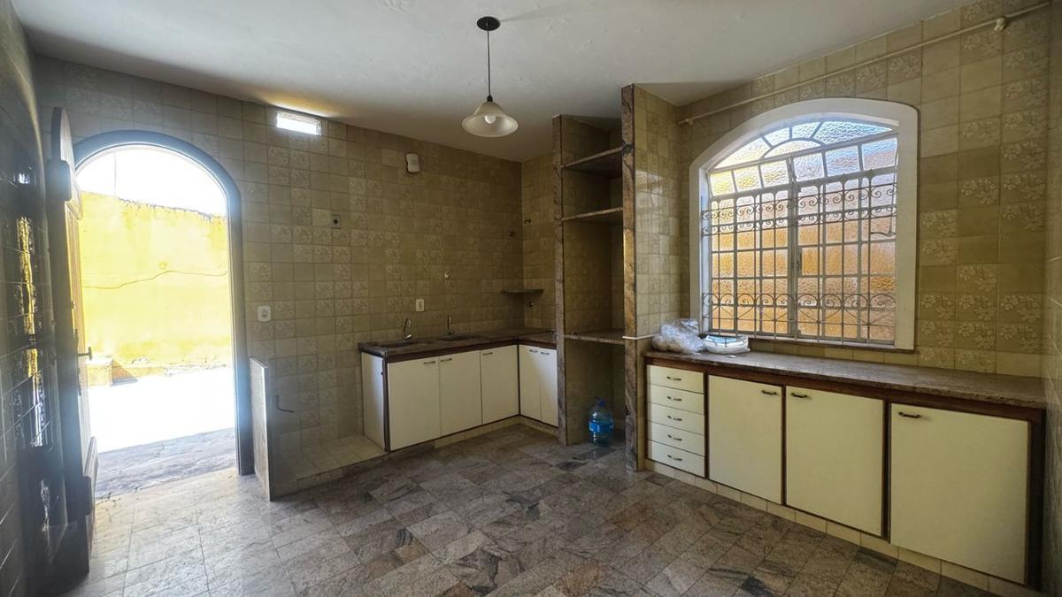 Casa, Ana Lúcia, 5 Quartos, 4 Vagas, 1 Suíte