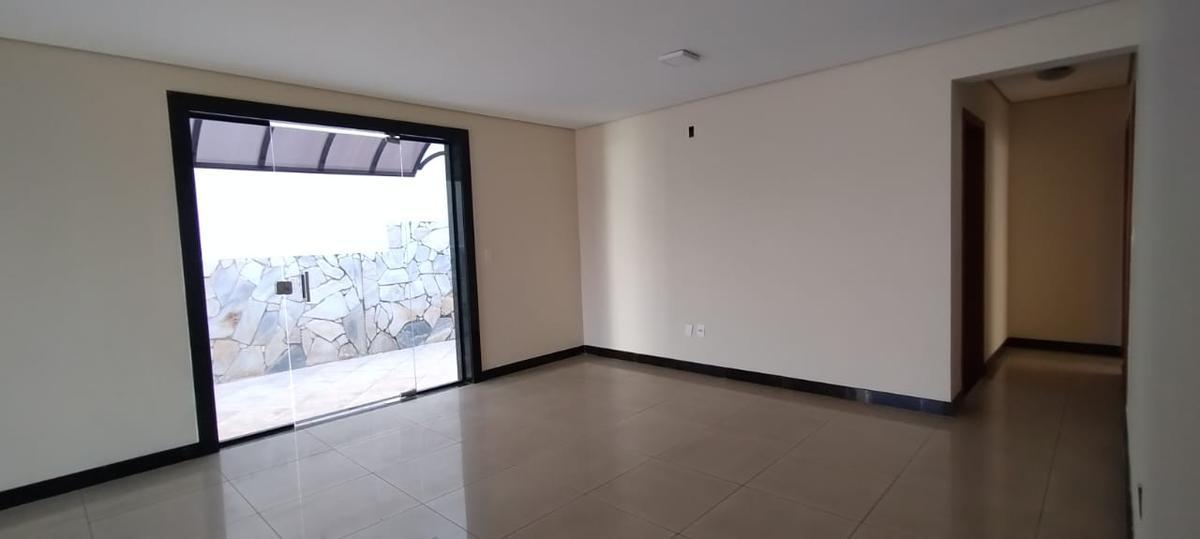 Casa, Santa Cruz, 5 Quartos, 4 Vagas, 1 Suíte