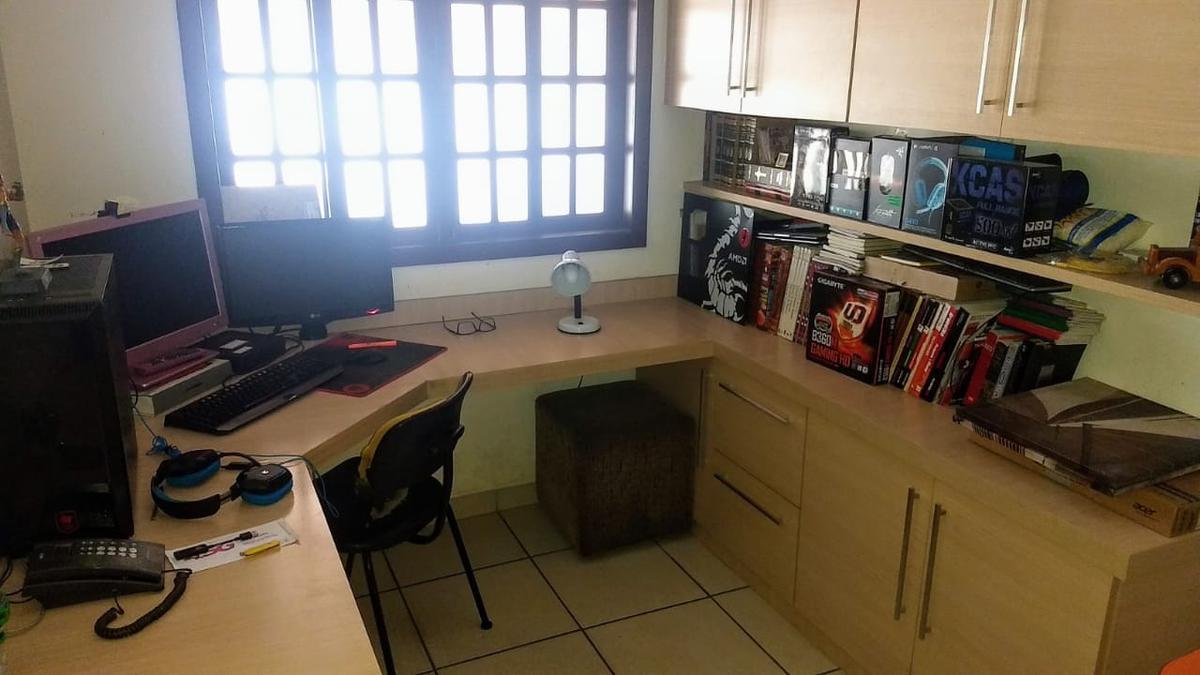 Casa, Castelo, 3 Quartos, 4 Vagas, 1 Suíte