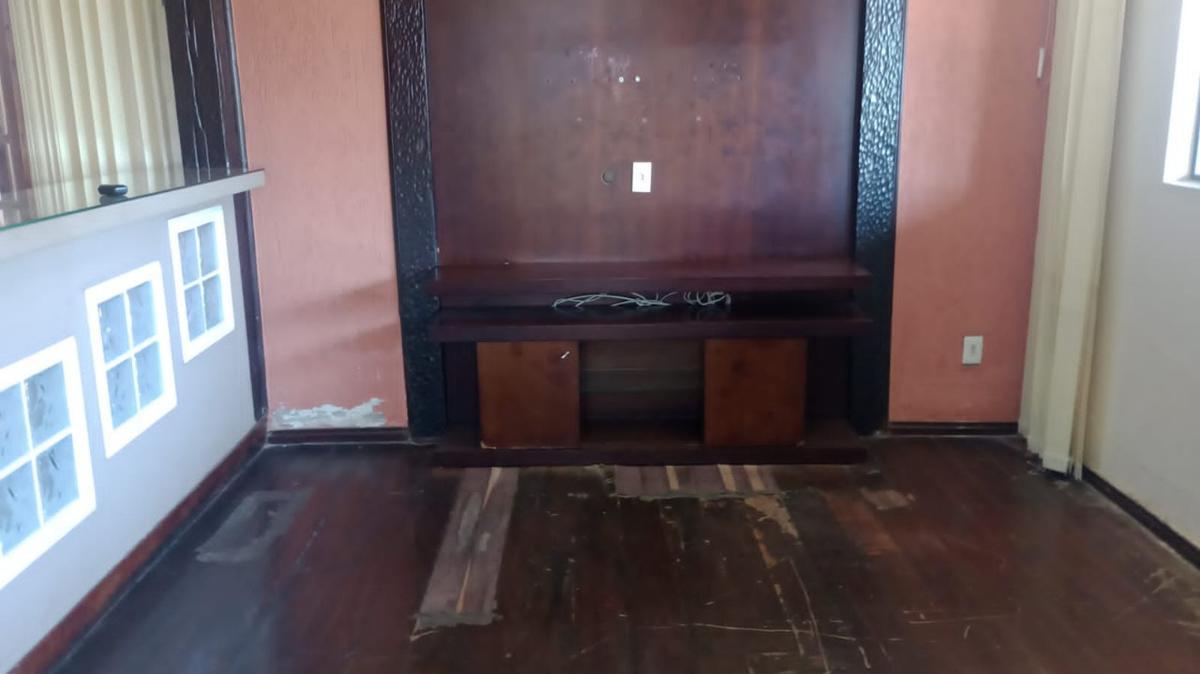 Casa, Santa Cruz, 3 Quartos, 4 Vagas, 1 Suíte