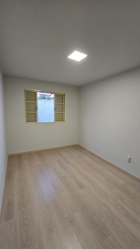 Casa, Castelo, 4 Quartos, 2 Vagas, 1 Suíte