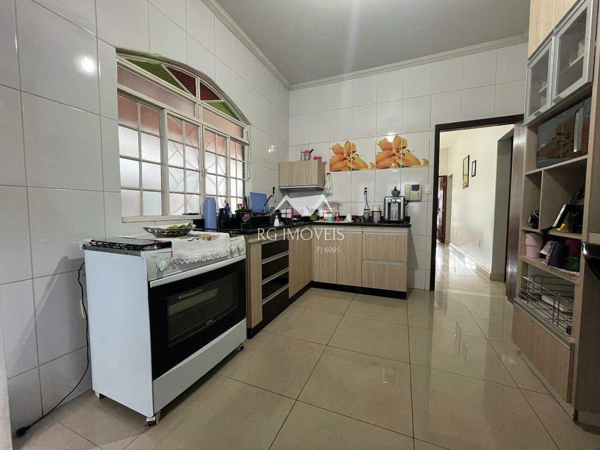 Casa, Milionários, 3 Quartos, 4 Vagas, 1 Suíte