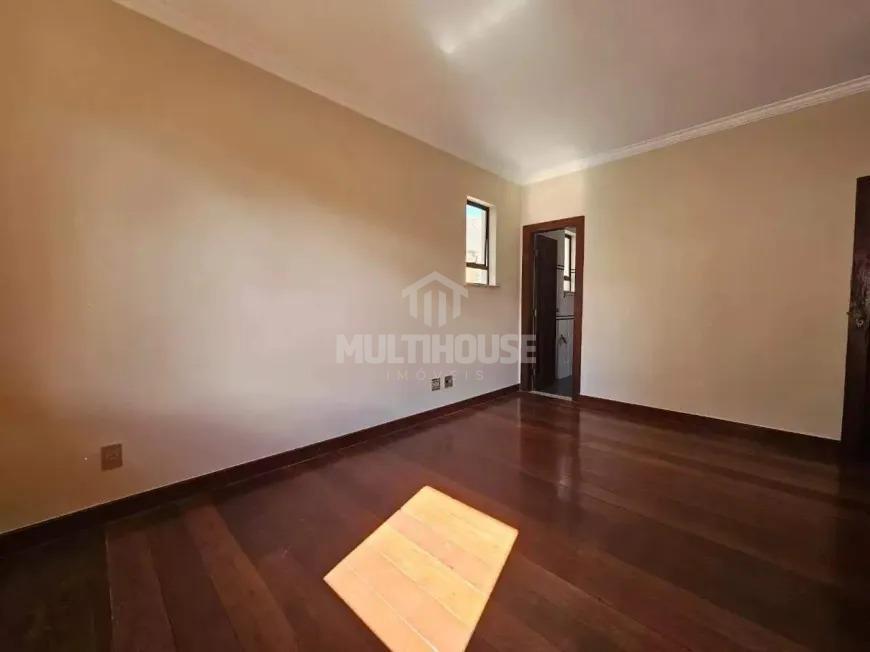 Casa, Itapoã, 5 Quartos, 4 Vagas, 1 Suíte