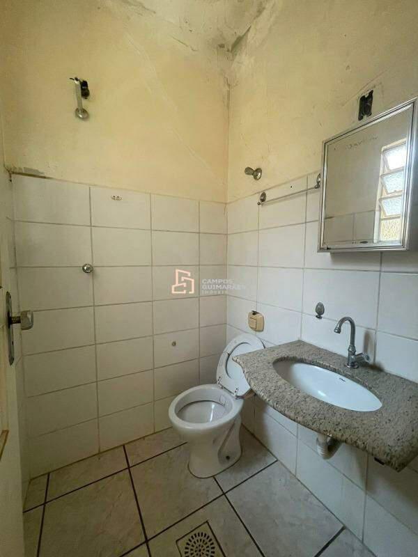 Casa Comercial, Jardim Industrial, 3 Quartos, 5 Vagas, 1 Suíte