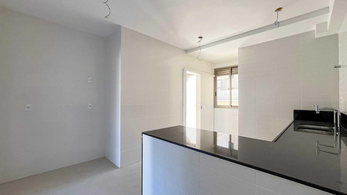 Apartamento, Cruzeiro, 4 Quartos, 4 Vagas, 2 Suítes